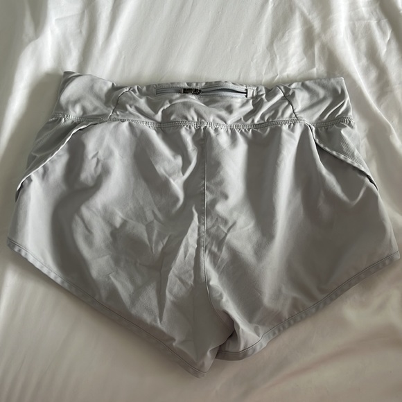 Under Armour Shorts - Picture 2 of 3